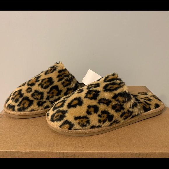 *SOLD* 🌺HP🌺 J.Crew leopard fuzzy slippers - Picture 6 of 7